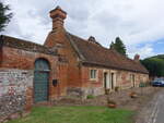 Mapledurham, historisches Backsteinhaus in der Dorfstrae (08.09.2024)