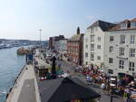 Poole, Huser und Pubs an der Strae The Quay (12.05.2024)