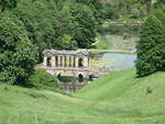 Bath, Brcke von 1755 im palladianischen Stil ber den See im Prior Park (17.05.2024)