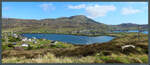 Blick von Westen auf Castlebay mit der Burg Kisimul Castle ganz rechts und dem Heaval, dem h�chsten Berg der Insel Barra, im Hintergrund.