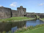 Caerphilly Castle, Burgruine, erbaut von 1268 bis 1271 (27.04.2025)