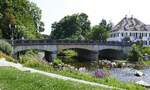 Donaueschingen, die Sch�tzenbr�cke �ber die Brigach, erbaut 1838-41, Renovierungen 1988 und 2013, Aug.2025