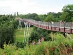 Die 225 m lange und 25m hohe Drachenschwanzbrcke ist die lngste Holzbrcke Europas.