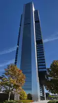 Der 2008 fertiggestellte Torre Cepsa ist mit 249,5 Metern H�he das h�chste Geb�ude in Spanien und geh�rt auch zu den zehn h�chsten Wolkenkratzern in Europa. (Madrid, November 2022)