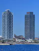 Das Hotel Arts und der Torre Mapfre sind in Strandn�he gebaute 154 Meter hohe Wolkenkratzer in Barcelona. (November 2022)