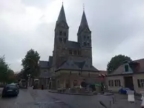 Fritzlar, sp�tromanischer Dom St. Peter, erbaut ab 1180 (05.08.2022)