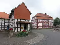 Heimarshausen, Fachwerkh�user in der Kirchh�user Stra�e (05.08.2022)