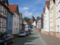 Frankenberg (Eder), Blick in die Untergasse mit Hospitalkirche (06.08.2022)