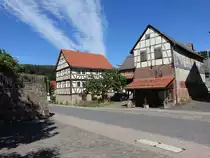 Rengshausen, Fachwerkh�user im Schulgraben (07.08.2022)