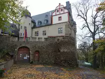 Unterwellenborn, Burg K�nitz, erbaut im Renaissancestil bis 1562 (18.10.2022)