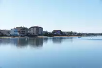 Faro, 21.02.2022, Blick von der Br�cke, die zur Ilha de Faro f�hrt,  auf die Ilha de Faro