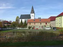 Steinbr�cken, Dorfteich und evangelische Kirche (20.10.2022)