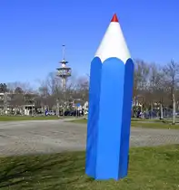 Freiburg-Betzenhausen,  der Bleistift  auf dem Seeparkgel�nde, erinnert an den Infostand der Architektenkammer zur LGS 1986, Feb.2023