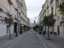 Sorrent, Geb�ude und Gesch�fte in der Via Fuore (25.02.2023)