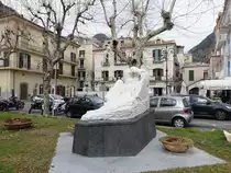 Minori, Denkmal an der Strada Statale Amafiltana (25.02.2023)