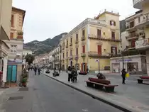 Maiori, H�user und Gesch�fte am Corso Reginna (25.02.2023)