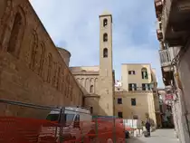 Taranto, Dom San Cataldo, erbaut ab 1071, Fassade von 1713 (01.03.2023)