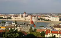 Budapest (HU):
Das imposante Parlamentsgeb�ude, vom der Fischerbastei aus gesehen. Nur der Turm der evangelischen Kirche am Szil�gyi-Dezső-Platz steht im Weg, doch ein paar Schritte nach links waren leider nicht m�glich.

🕓 27.8.2022 | 17:34 Uhr
