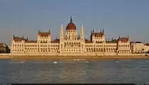 Budapest (HU):
Direkt an der Donau liegt das ungarische Parlamentsgeb�ude. Es ist 268 Meter lang und �hnelt dem Palace of Westminster in London.

🕓 27.8.2022 | 18:09 Uhr