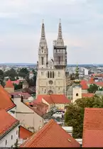 Zagreb (HR):
Blick vom Lotr�čak-Turm auf die Kathedrale von Zagreb, deren T�rme gerade saniert werden.

🕓 31.8.2022 | 16:44 Uhr
