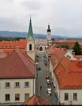 Zagreb (HR):
Die griechische katholische Konkathedrale von St. Cyrill und Methodius (vorn) und die St.-Markus-Kirche, vom Lotr�čak-Turm aus gesehen.

🕓 31.8.2022 | 16:44 Uhr