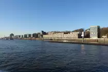 Hamburg am 17.12.2022: Altonaer Kaispeicher in Neum�hlen, erbaut 1924 nach einem Entwurf von Gustav Oelsner, 2010 modernisiert, Hamburger Kulturdenkmal /  