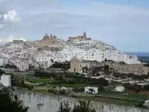 Ostuni, Ausblick auf die Altstadt mit Kathedrale und Castello (04.03.2023)