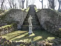 Ebeleben, gro�e Kaskade mit Grotten im Schlo�park (07.04.2023)