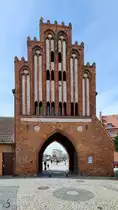 Das um 1450 im Stil der Backsteingotik erbaute Wassertor ist das letzte erhaltene von urspr�nglich f�nf Stadttoren in Wismar. (Mai 2023)