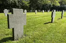 15 Kilometer nordwestlich von Esbjerg befindet seich ein Friedhof f�r 121 Soldaten und 1.675 deutsche Fl�chtlinge aus Pommern, Ostpreu�en und Danzig, die w�hrend und nach dem Zweiten Weltkrieg im Fl�chtlingslager Oksb�l starben. Aufnahme: 16. Juni 2023.