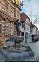 In Hameln darf nat�rlich auch der Rattenf�nger nicht fehlen. Ihm zu Ehren wurde in der Osterstra�e ein Brunnen aufgestellt.

🕓 19.11.2022 | 9:13 Uhr