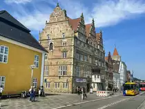 Jens Bangs Steinhaus in Aalborg. Das Geb�ude wurde 1624 erbaut. m Keller des Steinhauses von Jens Bang befindet sich der Weinkeller von Duus. Hier k�nnen Sie eine mittelalterliche Weinkelleratmosph�re genie�en und ein kaltes Bier genie�en. Aufnahme: 22. Mai 2023