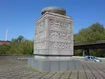 Sarpsborg, Borregaard Monument an der Sarpsbrua (20.05.2023)