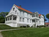 Sarpsborg, Borregaard Herrgard, erbaut von Olav Haraldsson als k�niglicher Bauernhof, jetziges Aussehen von 1814, heute Kurszentrum (20.05.2023)