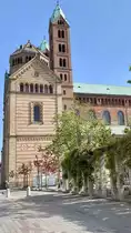 Eckansicht des Dom zu Speyer vom dem Domplatz gesehen am 19. Mai 2023.