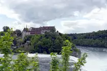 LAUFEN-UHWIESEN (Kanton Z�rich), 12.05.2023, Blick auf Schloss Laufen (�ber den Rhein von der zum Kanton Schaffhausen geh�renden Rheinseite)