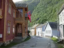 Laerdal, Holzh�user in der Oyragata Stra�e (26.05.2023)