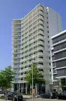 Freiburg-Br�hl, der Black F Tower, ein 52m hohes Apartmenthaus im Neubaugebiet am ehemaligen G�terbahnhof, Juni 2023