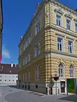 Eckhaus mit sch�n verzierter Fassade nahe dem Dom Platz in St. P�lten. 03.06.2023