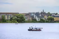 Blick auf den Schlossee in Hiller�d von der Frederiksborg Schlossinsel aus. Aufnahme: 24. Juni 2023.