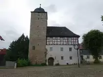 Gro�bodungen, Wasserburg mit Wartturm, erbaut im 13. Jahrhundert (01.07.2023)