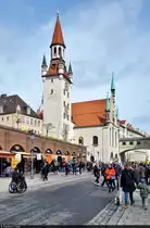 Vom Viktualienmarkt kann auf das Alte Rathaus von M�nchen mit seinem markanten Turm geblickt werden.

🕓 12.4.2023 | 12:35 Uhr
