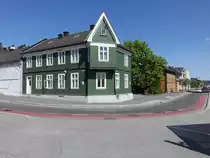 Honefoss, Holzh�user in der Strandgata Stra�e (31.05.2023)