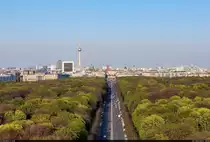 Durchblick von der Siegess�ule auf das Brandenburger Tor und viele andere Sehensw�rdigkeiten, die Berlin zu bieten hat, so zum Beispiel das Reichstagsgeb�ude, der Fernsehturm, der Dom und das Rote Rathaus.

🕓 22.4.2023 | 18:46 Uhr
