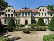 Beerwalde, sp�tbarockes Schloss Tannenfeld, erbaut ab 1800 (24.06.2023)
