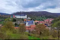 Malerisch gelegen: die Stadt Stolberg im Harz. �ber deren D�chern thront das Schloss, in Sichtweite ist ebenso die evangelische Stadtkirche St. Martini.

🕓 29.4.2023 | 14:47 Uhr