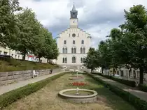 Markneukirchen, ehemaliges Rathaus am oberen Markt, erbaut von 1843 bis 1845 (22.07.2023)