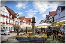 Fachwerkh�user im historisches Zentrum von Celle, der Marktplatz mit seinen Stra�encaf�s. Urlaub in der S�dheide, August 2023