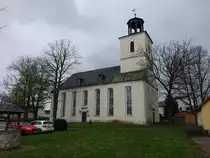 Niederp�llnitz, evangelische St. Trinitatis Kirche, erbaut von 1818 bis 1821 (29.04.2023)