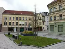 Weida, Geb�ude am Kirchplatz vor der Marienkirche (29.04.2023)